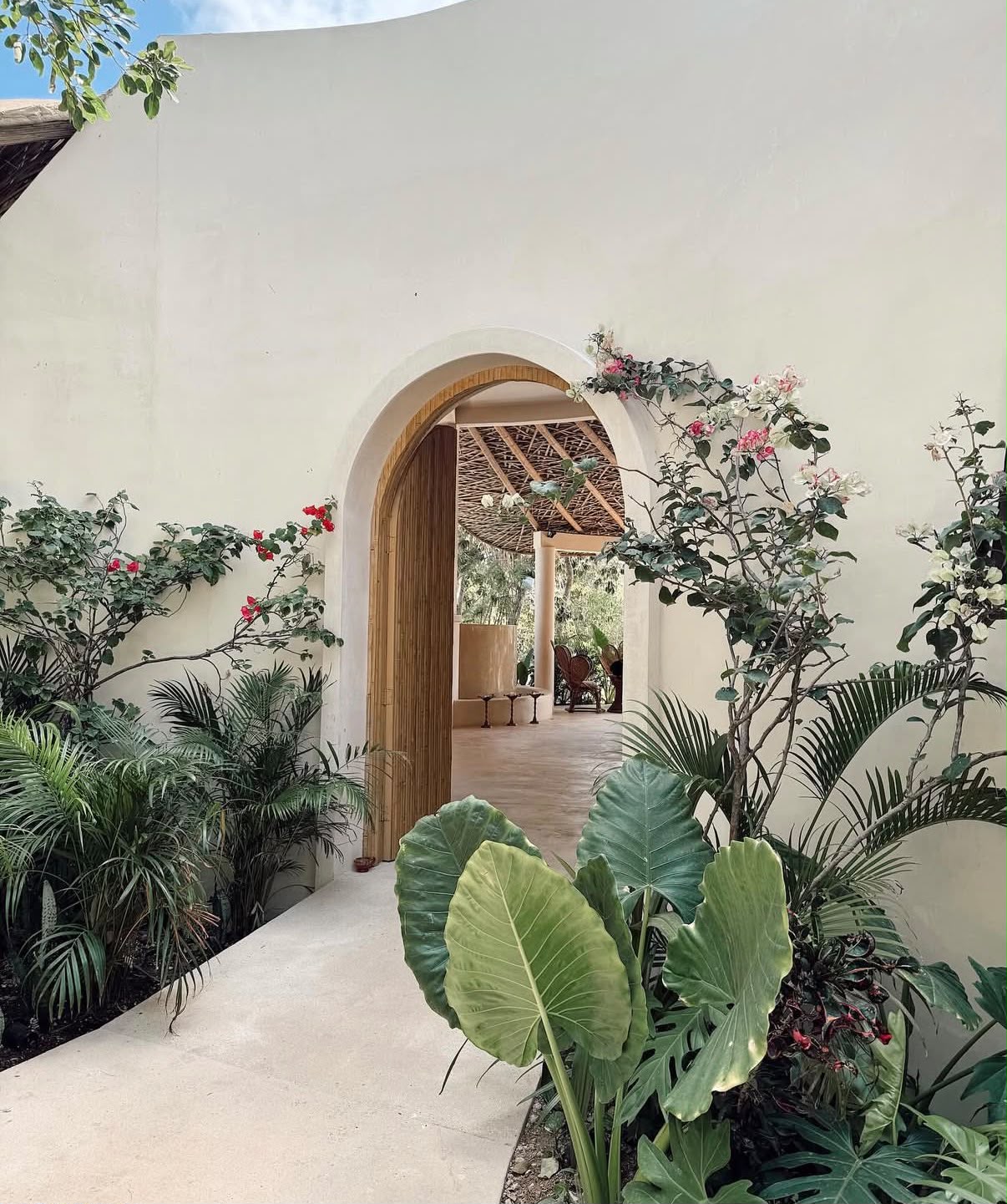 Hotel Kan architecture and grounds